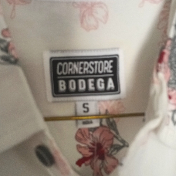 Rue 21 men's Hawaiian shirt size small - Picture 2 of 6